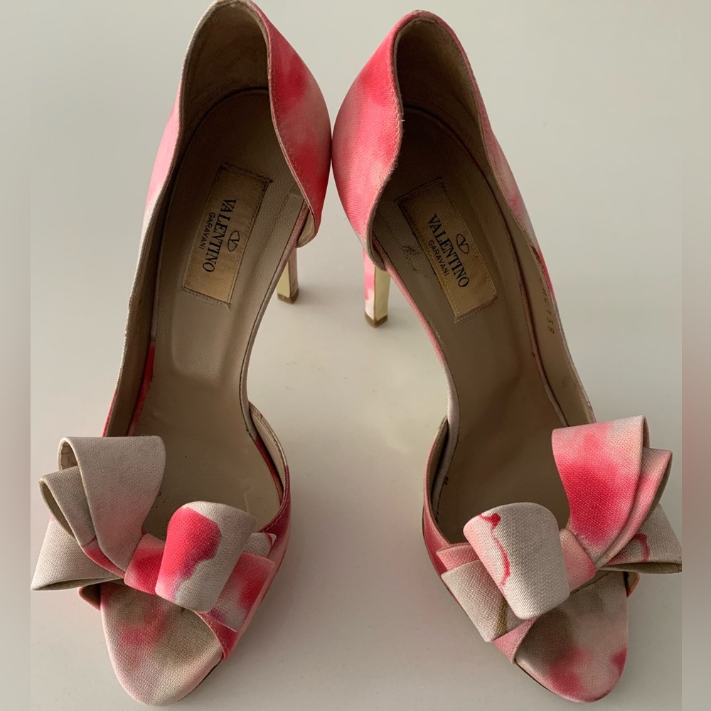 Host Pick 🥳🎉Valentino bow pumps